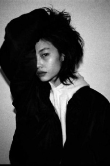 美女张开腿让男人